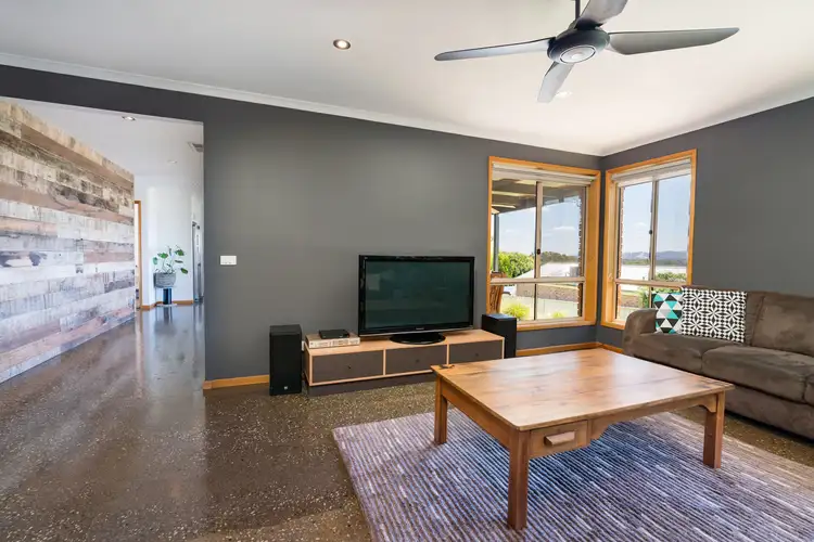 Third view of Homely house listing, 8 NEWMAN CRESCENT, Wodonga VIC 3690