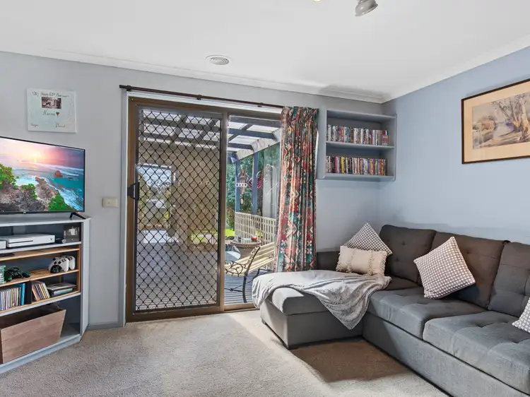 Sixth view of Homely house listing, 7 Graemar Court, Kangaroo Flat VIC 3555