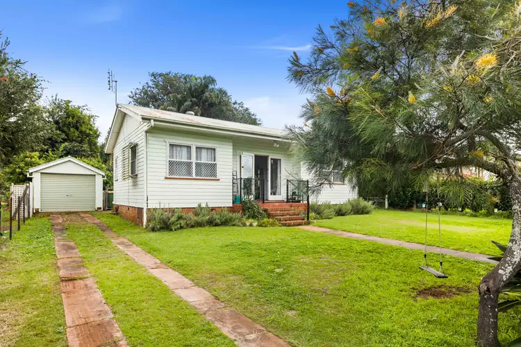 6 Jonathan Street, Rockville QLD 4350