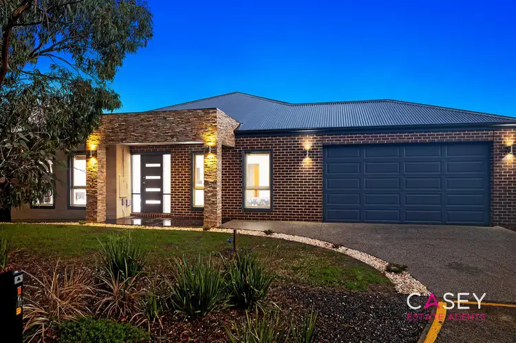 13 Dunferline Crescent, Cranbourne VIC 3977