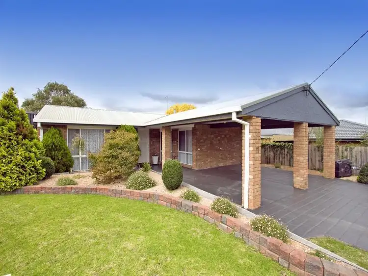 17 Cemetery Road, Moe VIC 3825