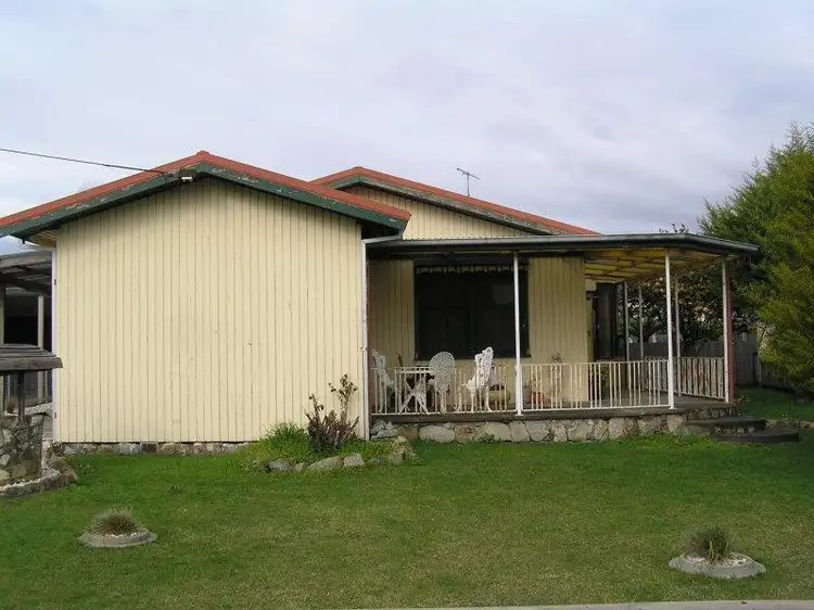 33 Western Avenue, Newborough VIC 3825