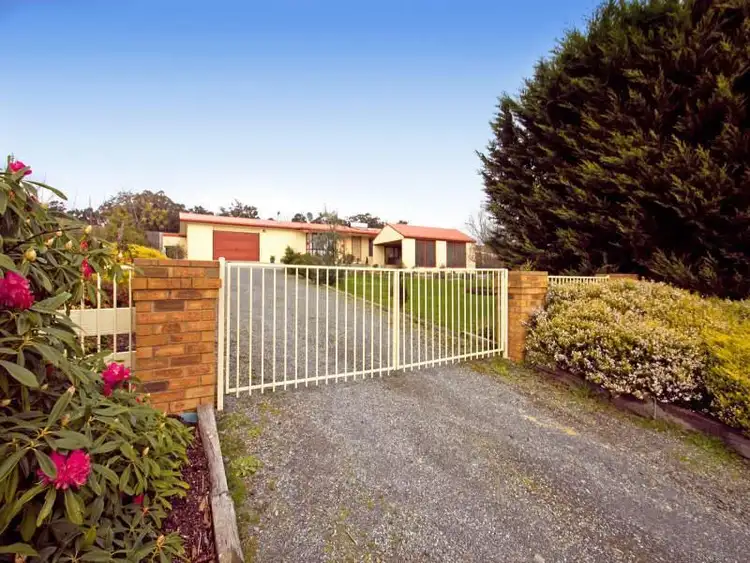 30 Yasmin Drive, Hernes Oak VIC 3825