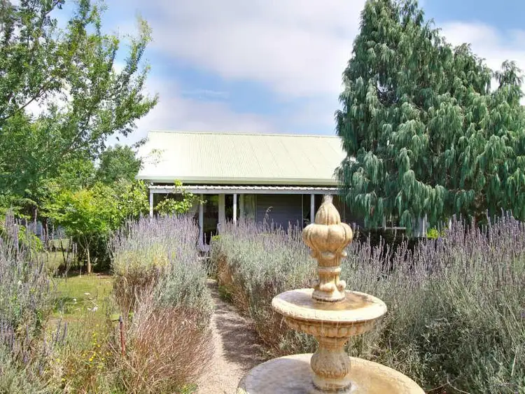 3071 Main Road, Hill End VIC 3825