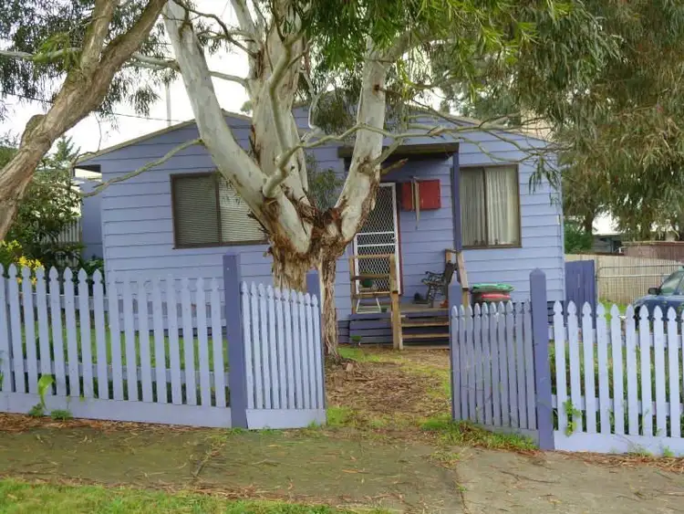 24 Mann Street, Moe VIC 3825