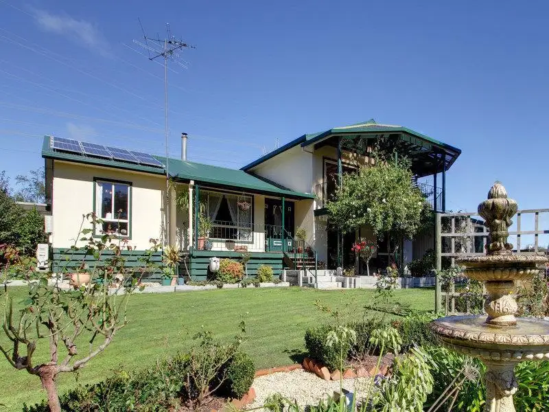 Main view of Homely house listing, 10 Yasmin Drive, Hernes Oak VIC 3825