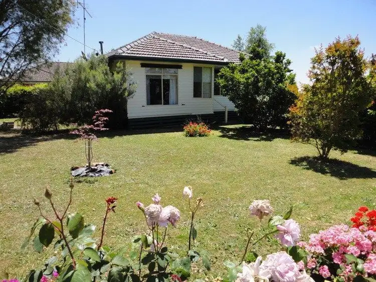 98 Service Road, Moe VIC 3825
