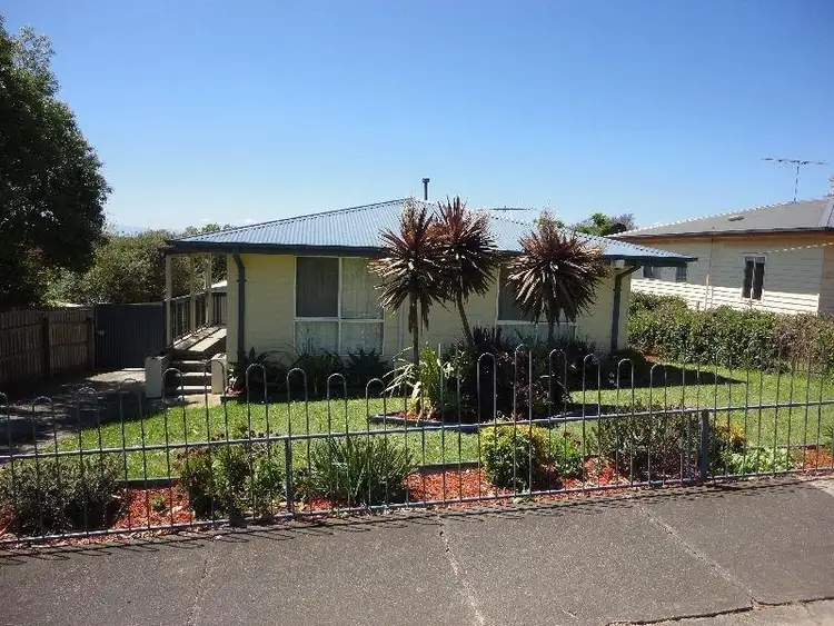 24 Elizabeth Street, Moe VIC 3825