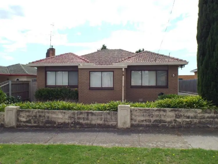 5 Mervyn Street, Moe VIC 3825