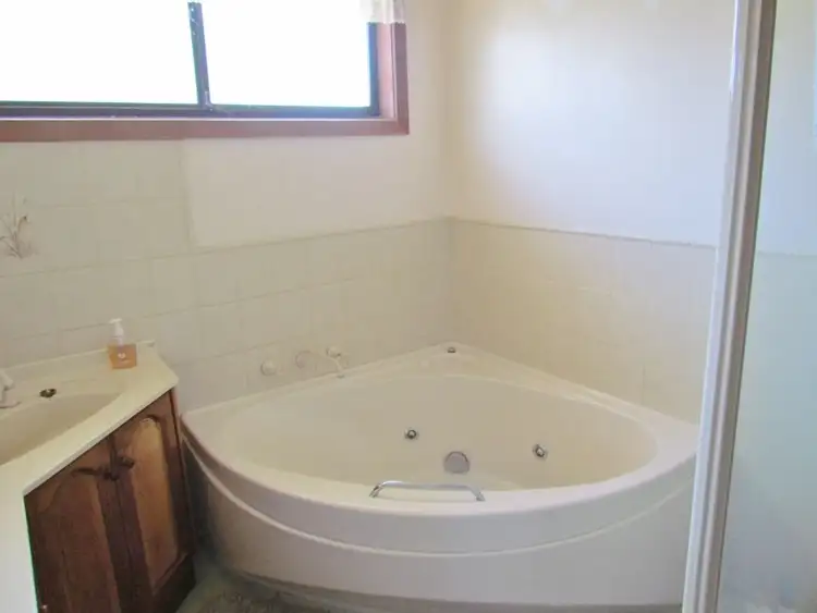 Seventh view of Homely house listing, 17 Princes Avenue, Drouin VIC 3818
