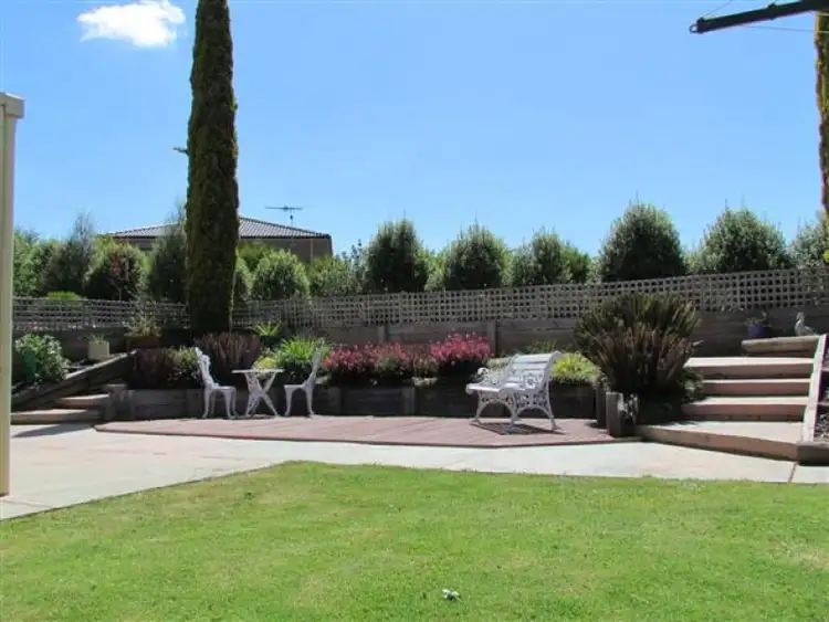 Sixth view of Homely house listing, 2 Bellamy Close, Warragul VIC 3820