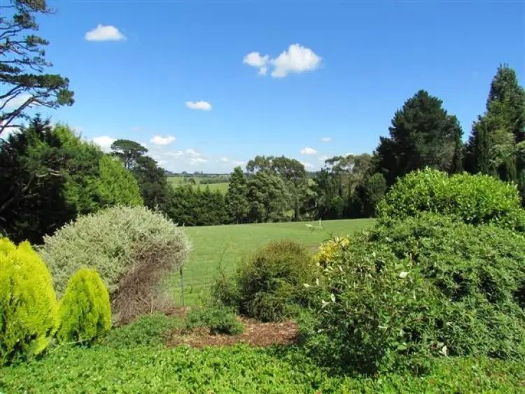 Seventh view of Homely house listing, 2 Bellamy Close, Warragul VIC 3820