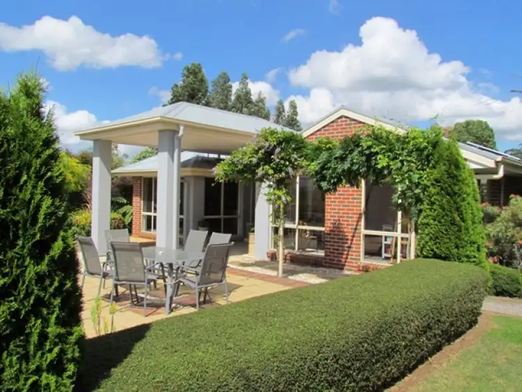 Second view of Homely house listing, 27 Simper Court, Drouin VIC 3818