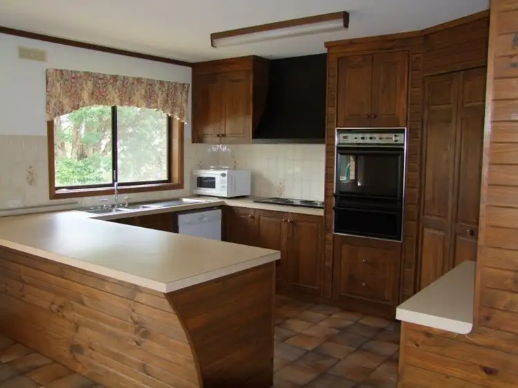 Fourth view of Homely house listing, 10 Callaway Crescent, Leongatha VIC 3953