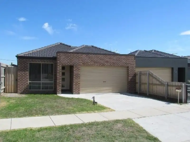 Main view of Homely townhouse listing, 1/25 Fernlea Close, Trafalgar VIC 3824
