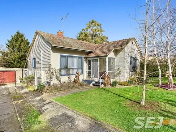 12 Centre Avenue, Warragul VIC 3820