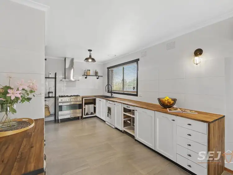 Sixth view of Homely house listing, 2 Need Court, Warragul VIC 3820