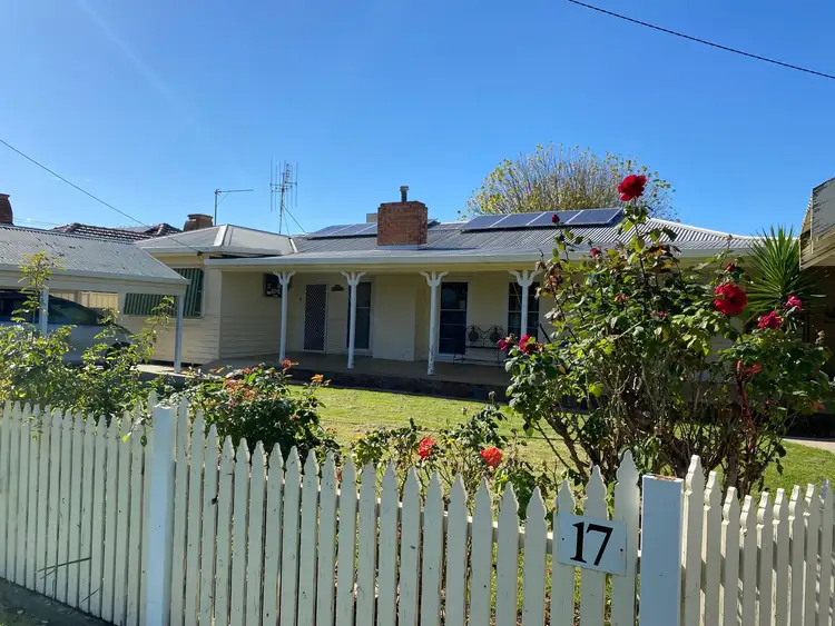 17 Hampden Street, Finley NSW 2713