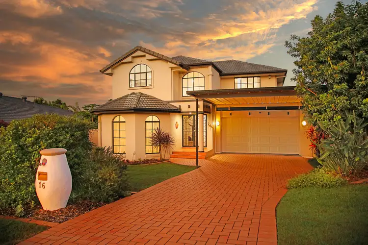 16 Staffordshire Close