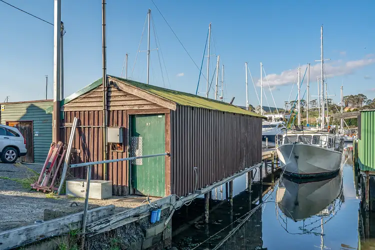 37 Gepp Parade, Derwent Park TAS 7009