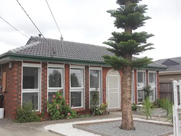 15 Hovell Street, Deer Park VIC 3023