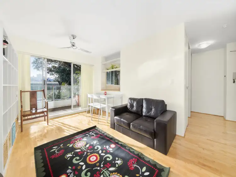 Third view of Homely apartment listing, 6/4 Munro Street, Mcmahons Point NSW 2060