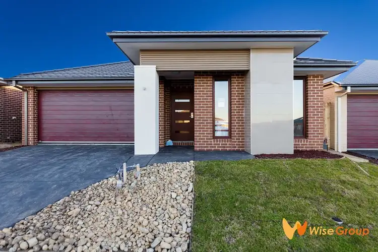 9 Dame Avenue, Clyde North VIC 3978