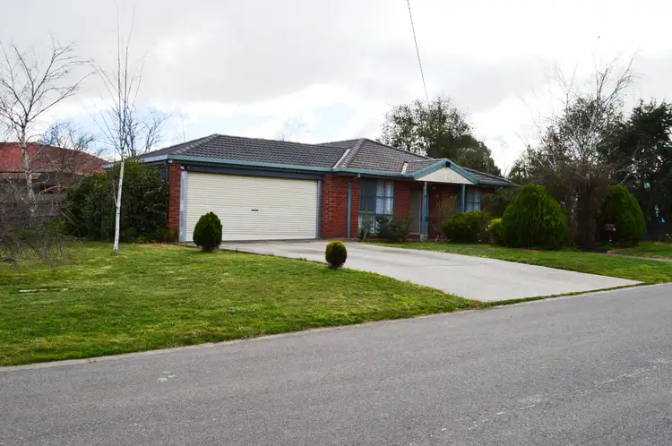 8 Scenic Court, Gisborne VIC 3437