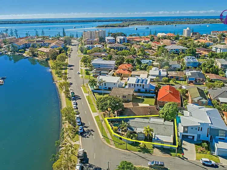 30 Burrows Street, Biggera Waters QLD 4216