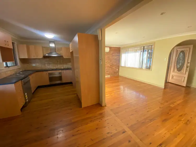 124 Melbourne Road, St Johns Park NSW 2176