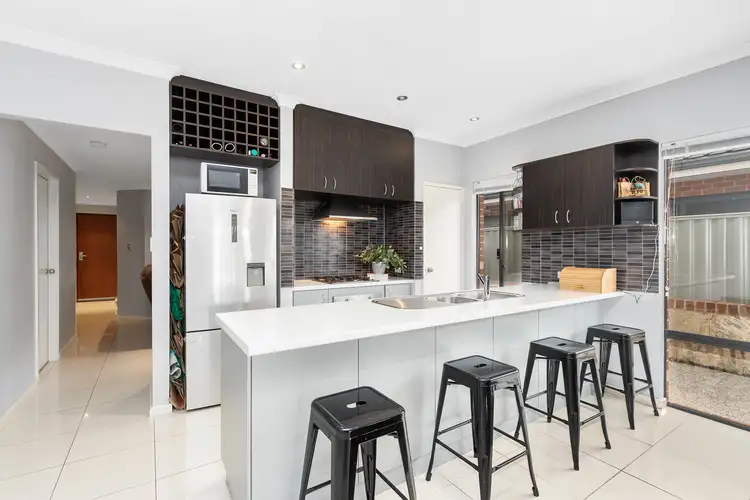 10 Pearl Lane, Piara Waters WA 6112