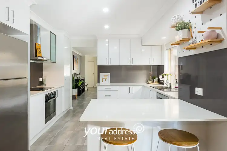 2 Helmet Court, Hillcrest QLD 4118