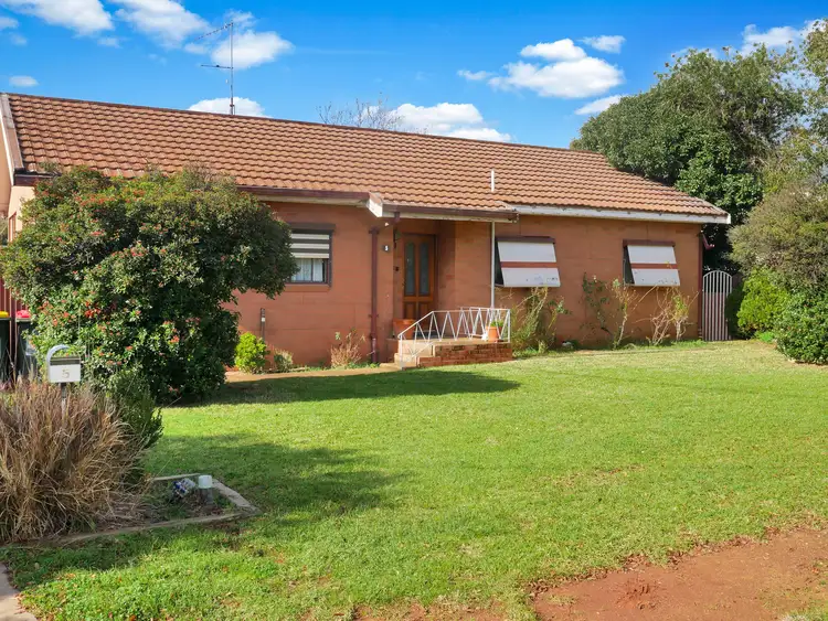 Main view of Homely house listing, 5 Banksia Avenue, Leeton NSW 2705