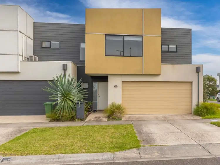 21 Hammond Crescent, Officer VIC 3809