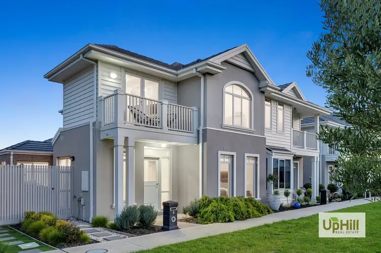 8 Corbin Walk, Officer South VIC 3809