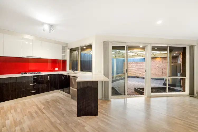 8/15 Lyall Street, Cranbourne VIC 3977