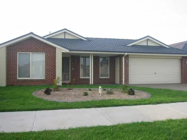 137 Rosebank Drive, Cranbourne North VIC 3977
