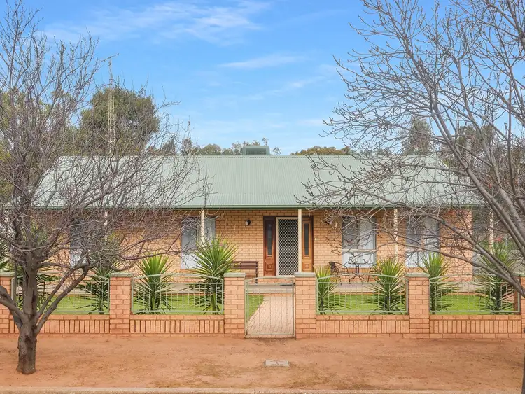 142 Larmer Street, Narrandera NSW 2700