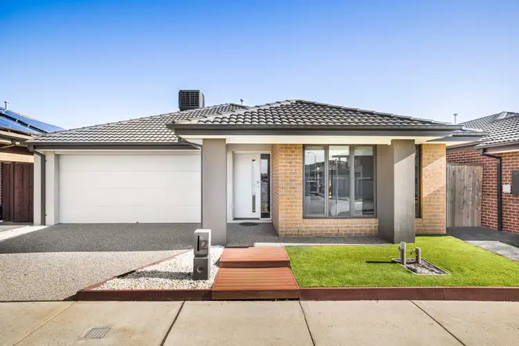 12 Bessie Drive, Cranbourne West VIC 3977