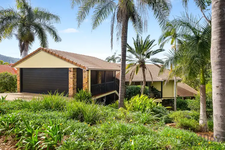 17 Hakea Crescent, Chapel Hill QLD 4069