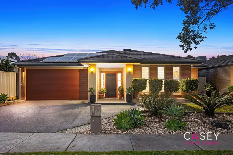 34 Nature Circuit, Cranbourne North VIC 3977