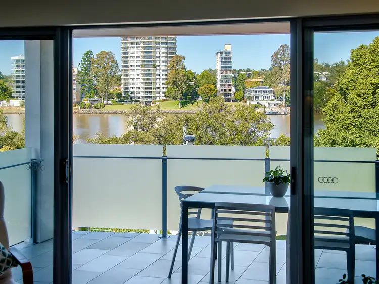 302/5 Orleigh Street