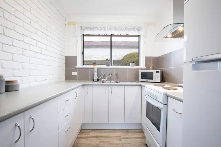Main view of Homely unit listing, 5/17 Schubert Crescent, Wodonga VIC 3690