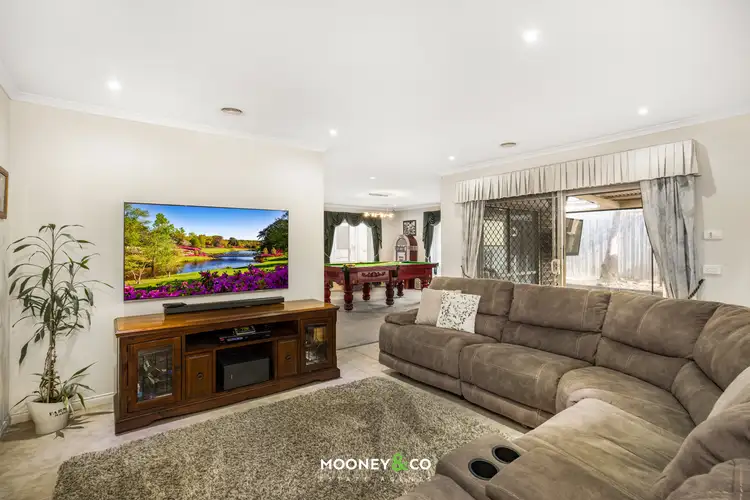 Fifth view of Homely house listing, 1 Durnoch Place, Cranbourne VIC 3977