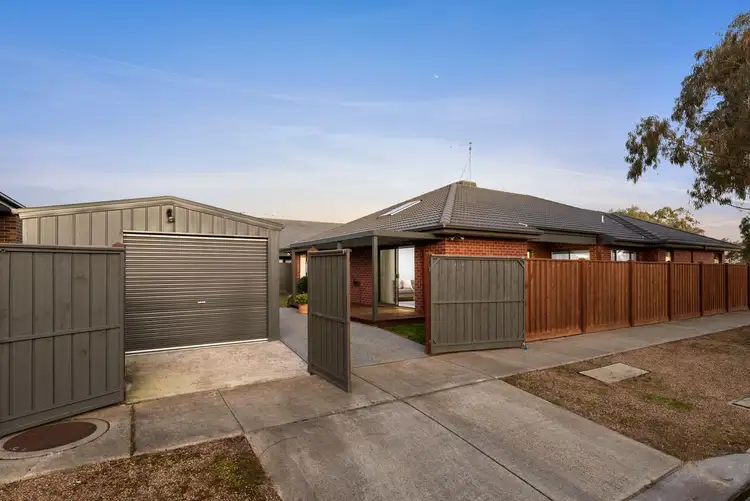 52 Warralily Boulevard, Armstrong Creek VIC 3217