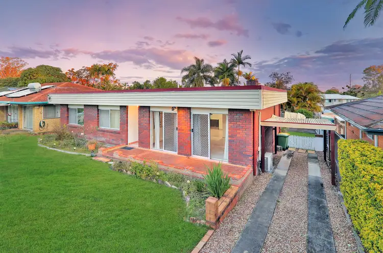 5 Pine Drive, Woodridge QLD 4114