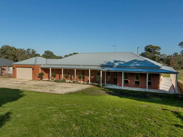 21-23 Scarlett Street St, Avenel VIC 3664