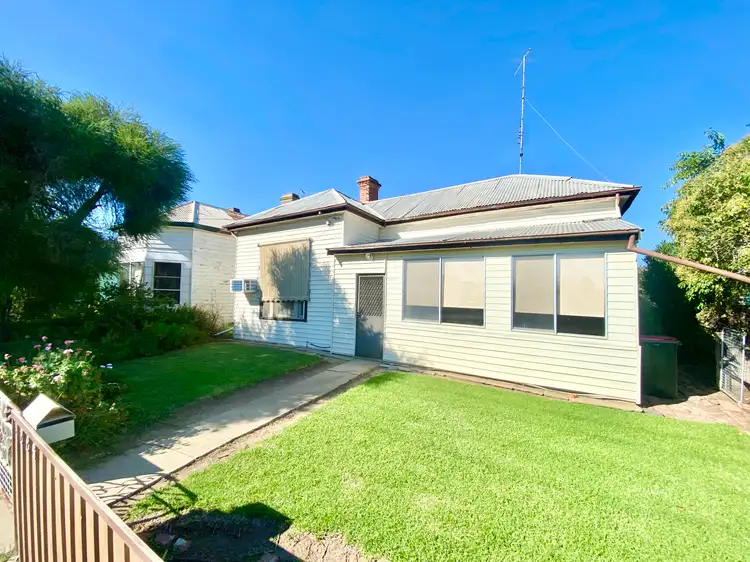 223 Pine Street, Hay NSW 2711