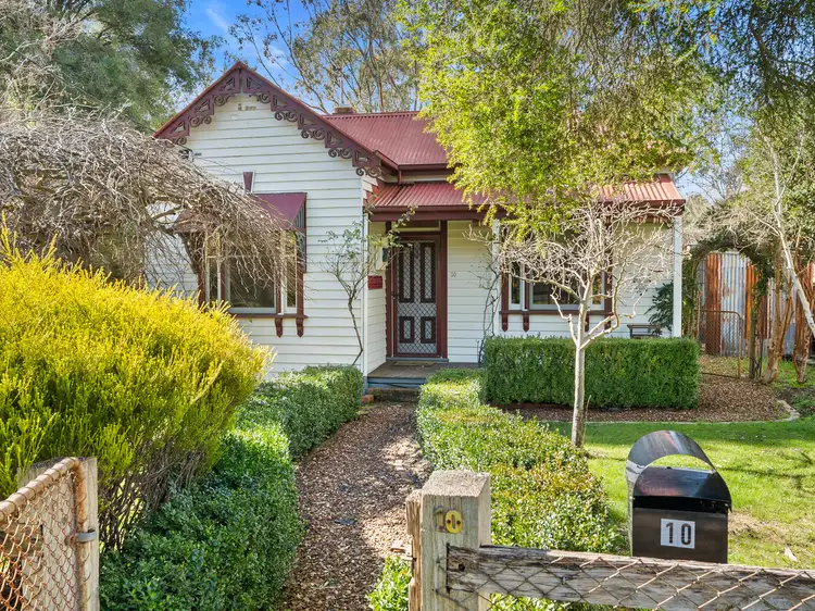 10 Young Street, Bonnie Doon VIC 3720