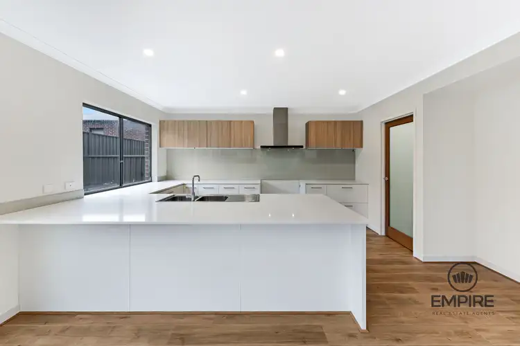 74 Yaralla Circuit, Clyde VIC 3978